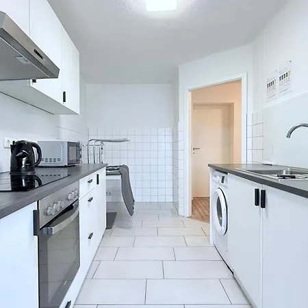 Zentrale In Direkt An Der Stadthalle Mit Kueche & Wlan * Neumünster