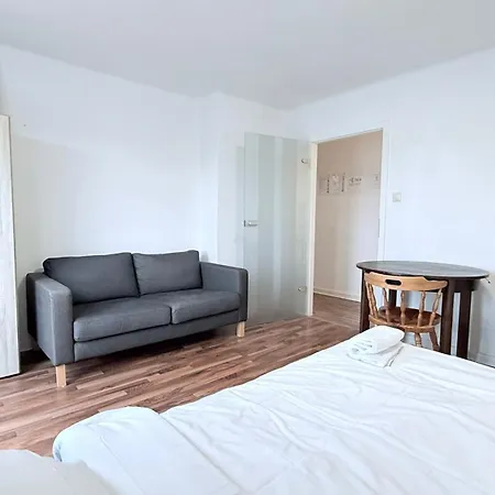 Zentrale In Direkt An Der Stadthalle Mit Kueche & Wlan