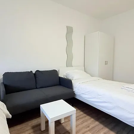 Zentrale In Direkt An Der Stadthalle Mit Kueche & Wlan * Neumünster