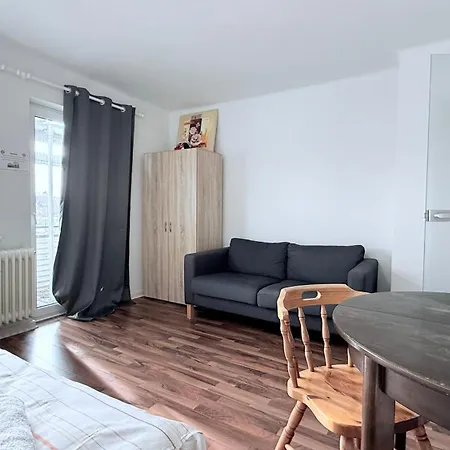 Zentrale In Direkt An Der Stadthalle Mit Kueche & Wlan * Neumünster